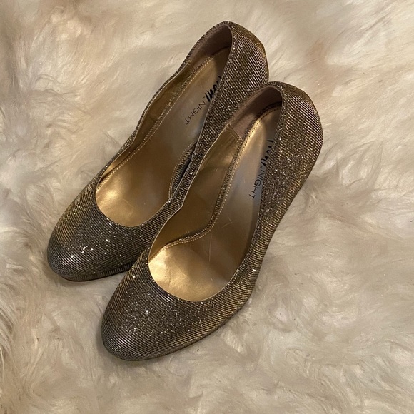 Fioni Night Metallic Heels - Picture 4 of 5